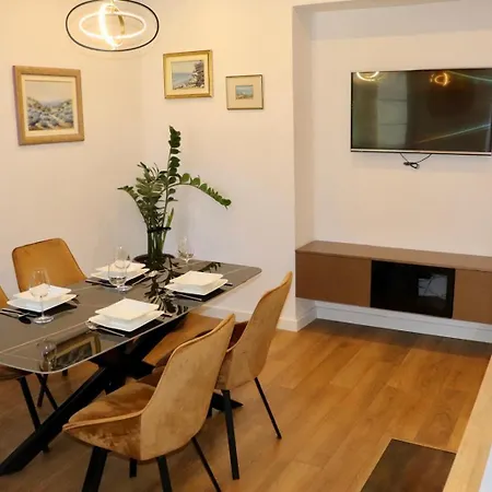 Mimica, Center Apartment Split