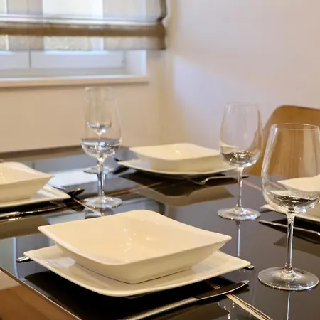 Apartment Mimica, Center Split