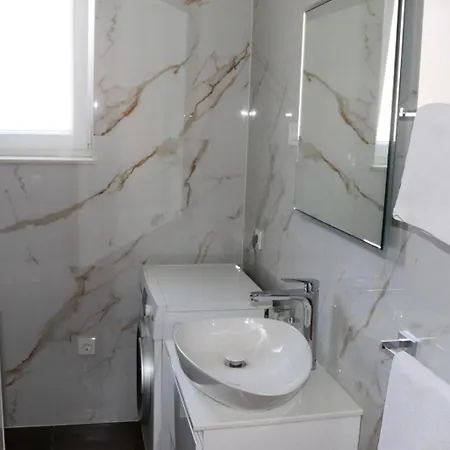 Mimica, Center Σπλιτ