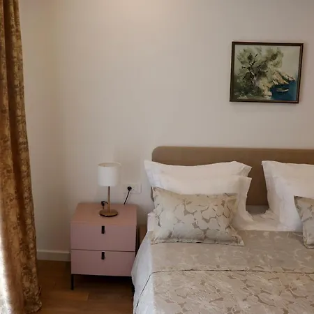 Apartment Mimica, Center Split